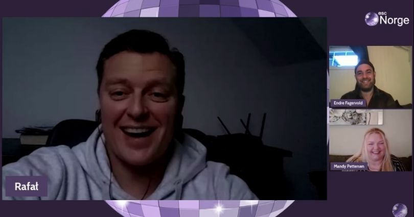 Rafał Brzozowski promuje się w zagranicznym wywiadzie