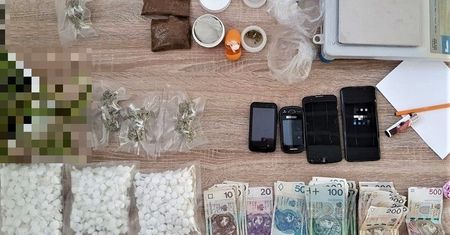 Wrocław. 33-latek miał prawie 3,5 tys. porcji narkotyków. Grozi mu 10 lat więzienia