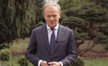 "Dziwny jest ten świat". Tusk z wymownymi życzeniami na święta