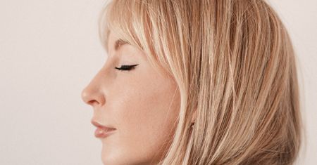 Eyeliner z naturalnym barwnikiem, którym zrobisz idealną kreskę. Kosztuje tylko 10 zł