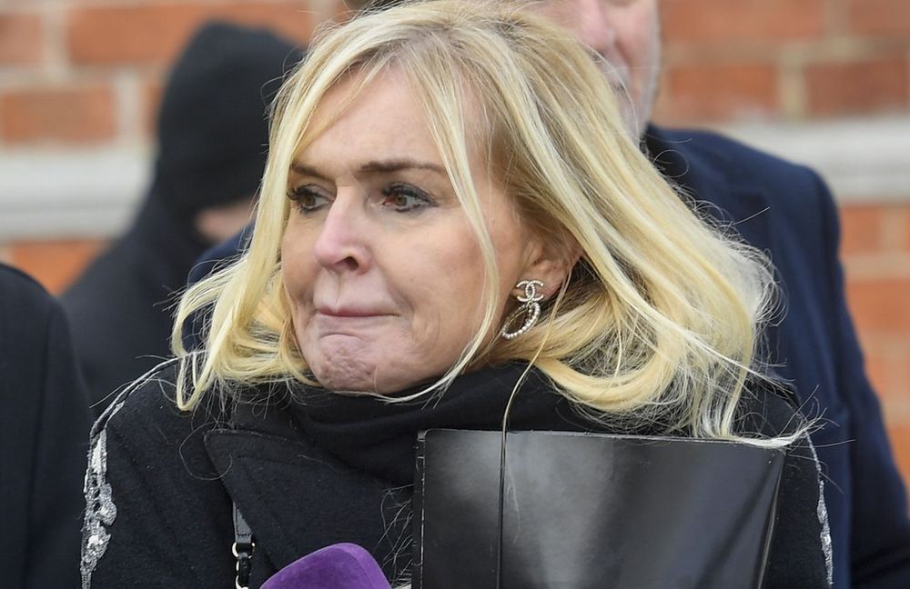 Monika Olejnik w drodze na pogrzeb Mariusza Waltera 