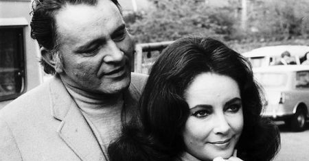 Motyw miłości w biżuterii - od broszy z włosami po gargantuiczny diament Liz Taylor