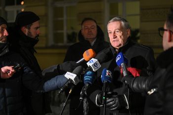 Wykolejenie pociągu na Mazowszu. Wiceszef MSWiA o przyczynach