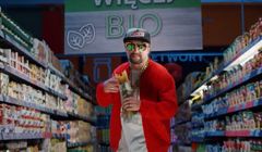 „Pozwól sobie na jeszcze więcej!” w hip-hopowej reklamie Kauflandu (wideo)