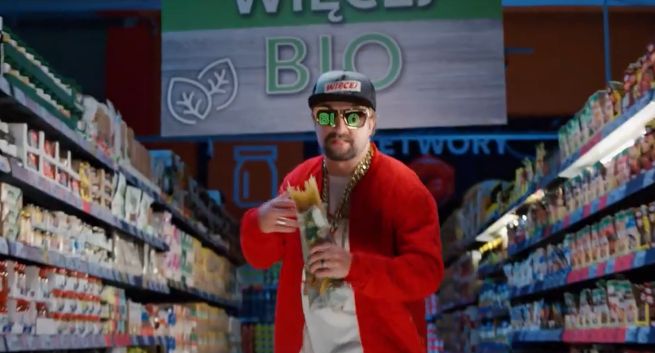 „Pozwól sobie na jeszcze więcej!” w hip-hopowej reklamie Kauflandu (wideo)