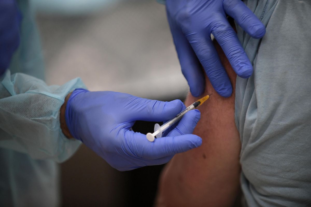 Trzecia dawka szczepionki dla wybranej grupy? Decyzja możliwa jeszcze w sierpniu 
