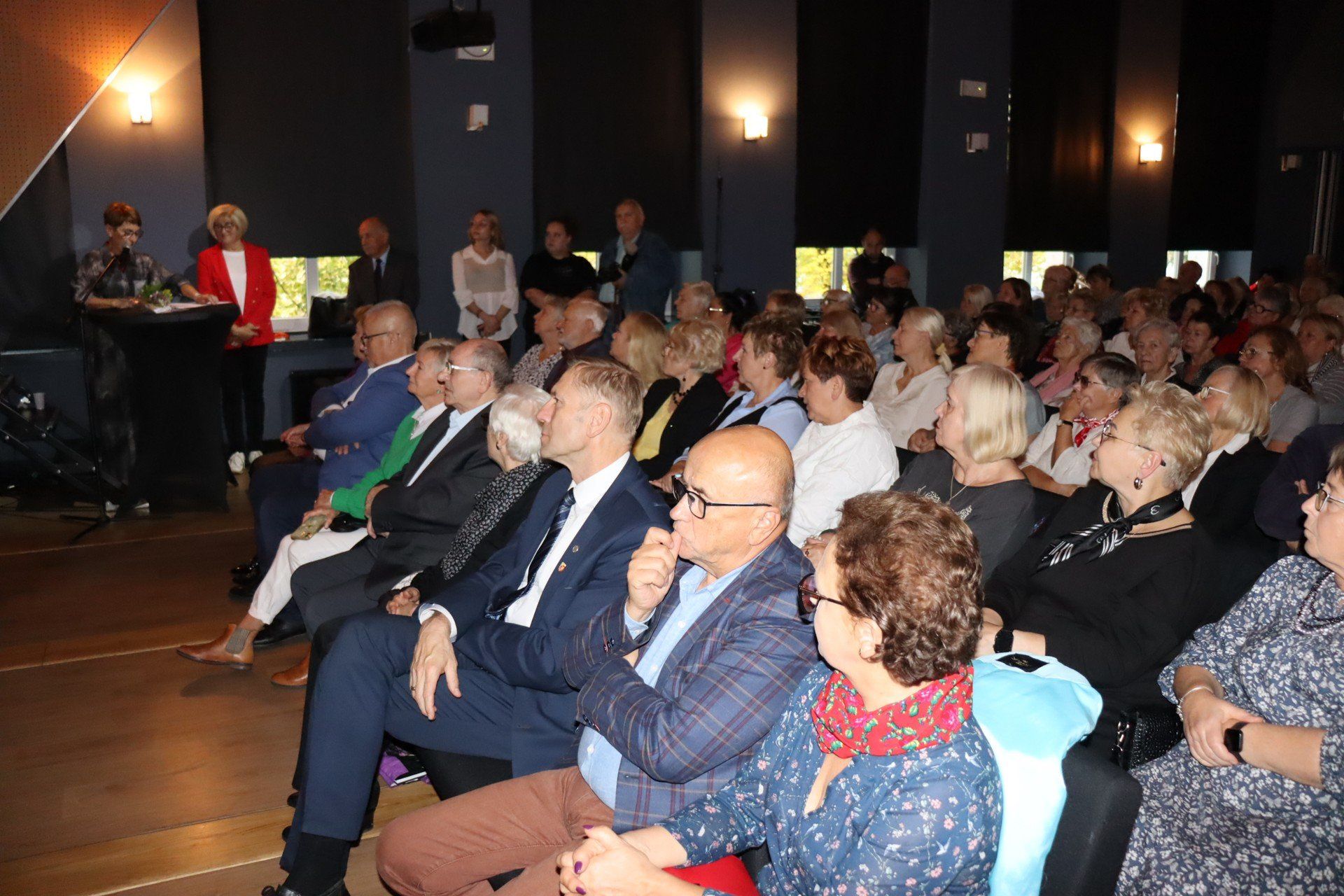 Inauguracja roku akademickiego Łęczyckiego Uniwersytetu Trzeciego Wieku. Zdjęcia z uroczystości