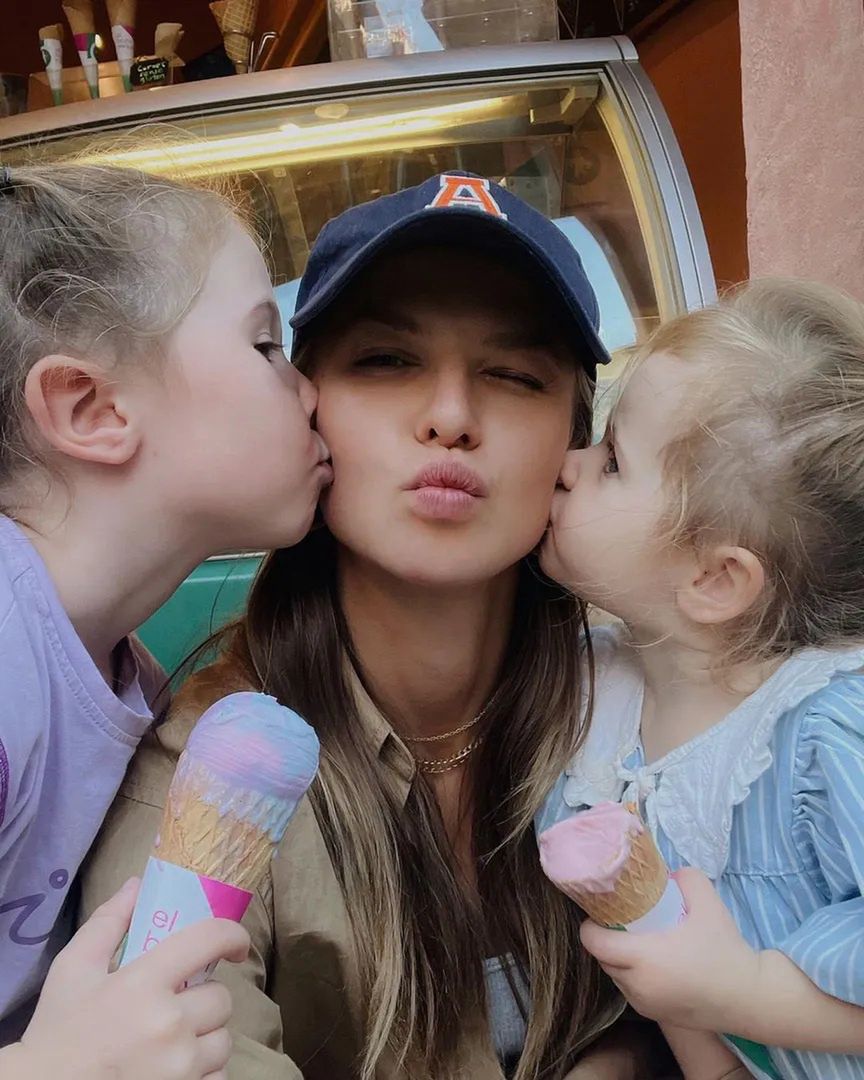 Anna Lewandowska z córkami