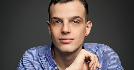 Demaskuje prawdę o influencerach. "Widziałem koks w cukierniczkach"