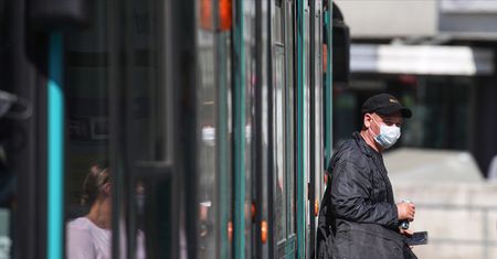 Maseczki ochronne w pracy. Co musisz wiedzieć?