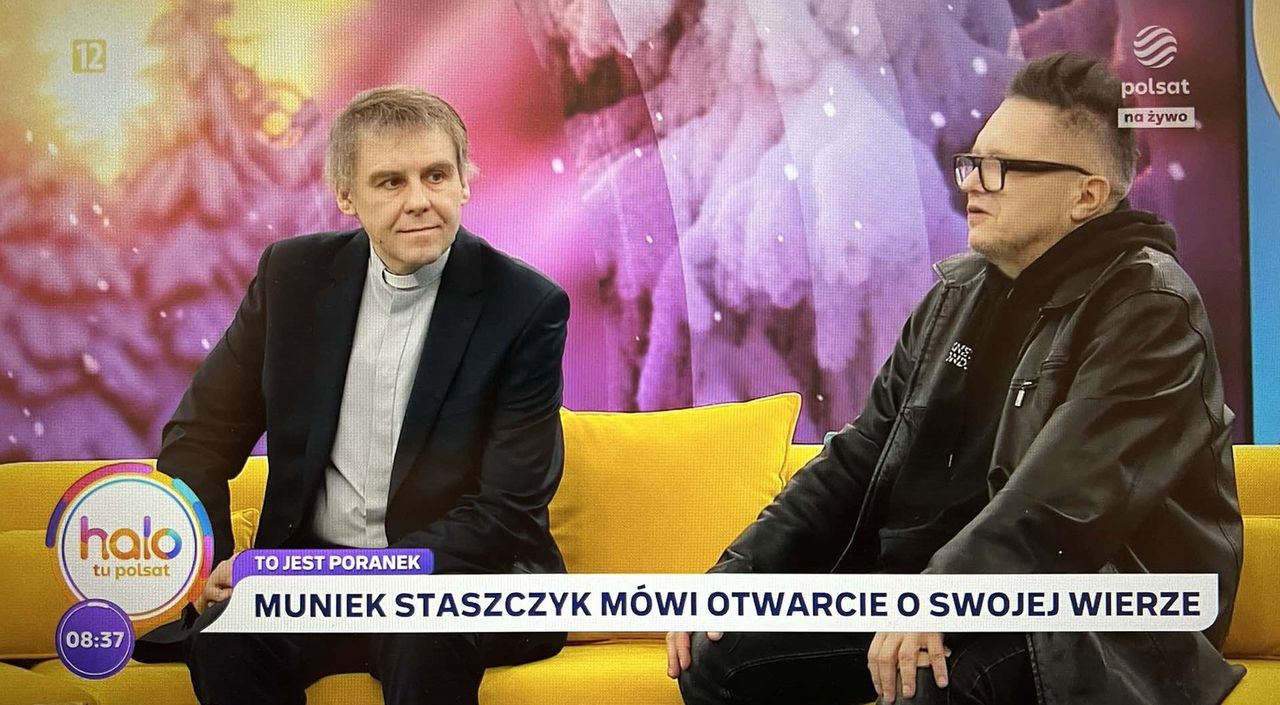 Ks. Robert Hodyna i Muniek Staszczyk w "Halo, tu Polsat"