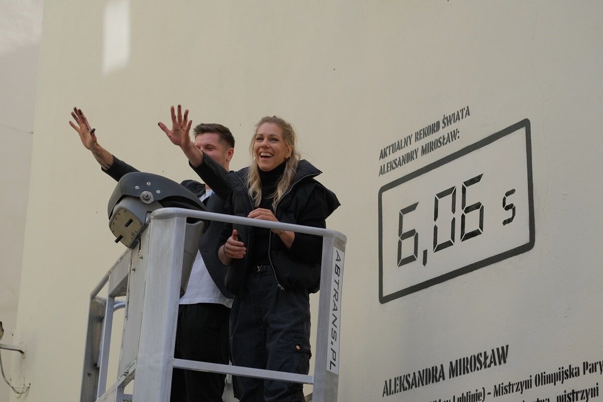 Aleksandra Mirosław i Michał Ćwiek poprawili mural z aktualnym rekordem świata we wspinaczce