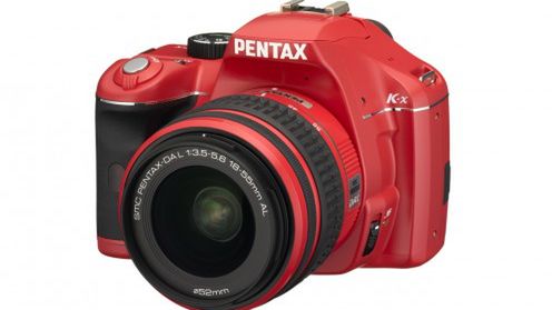 Pentax K-x - kolorowy i zasilany bateriami AA 1