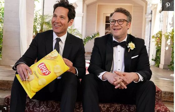 Złote wspomnienia Paula Rudda i Setha Rogena w reklamie Lay's na Super Bowl