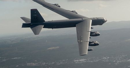 B-52 przy rosyjskiej granicy. Jeden wylądował w Polsce