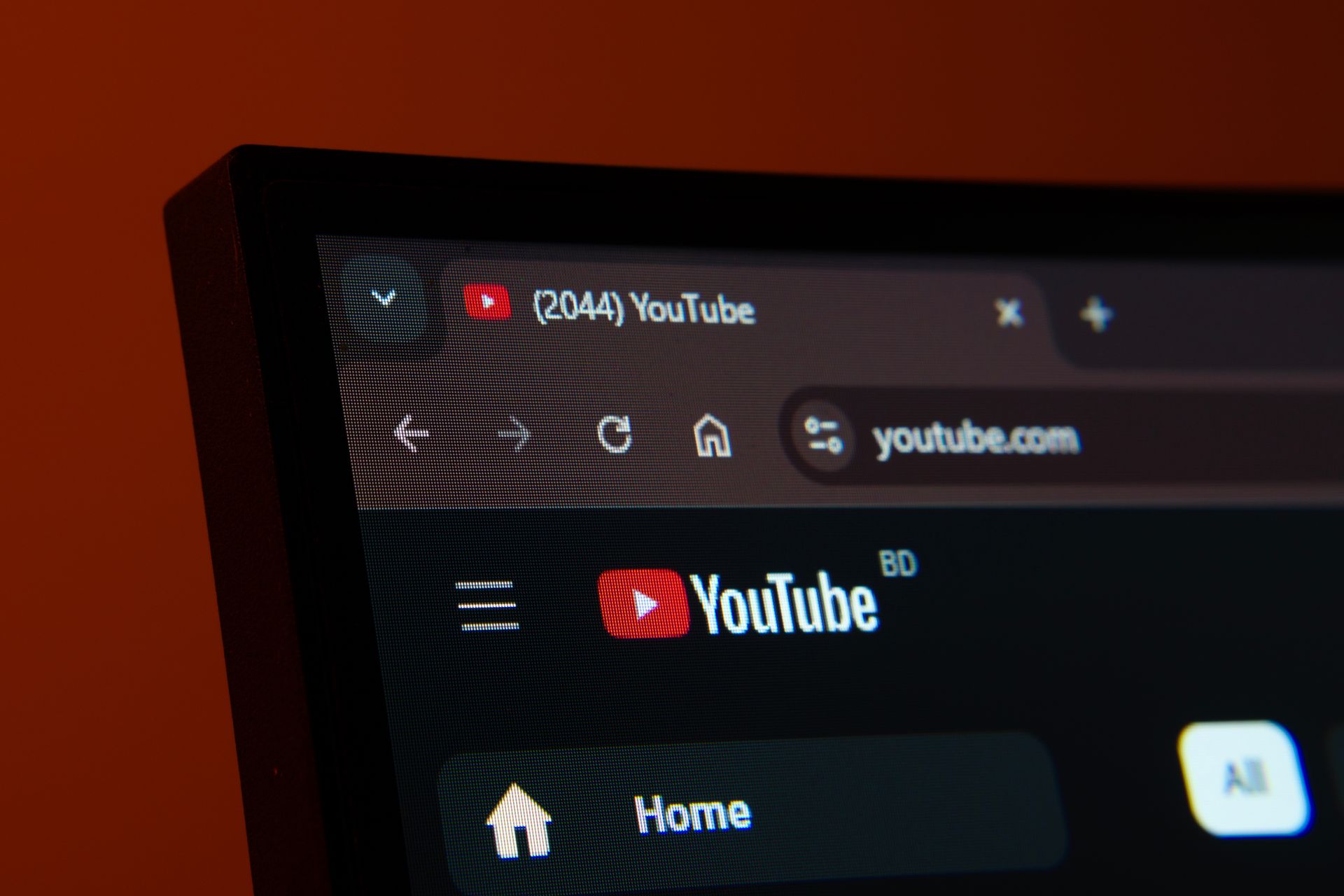 YouTube zasypuje widzów reklamami. Skargi rosną z dnia na dzień