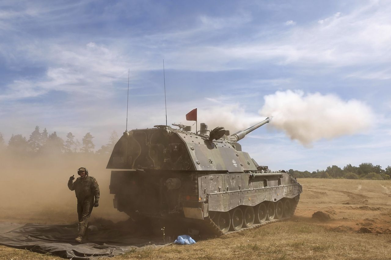 PzH 2000 na poligonie w Niemczech.