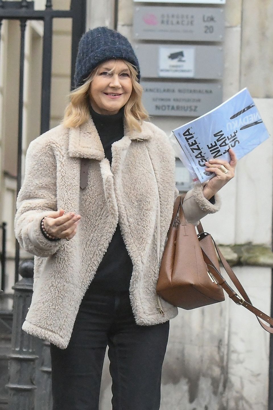 Grażyna Torbicka na stacji benzynowej