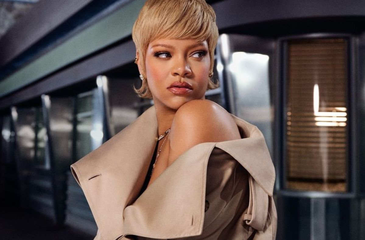 Rihanna reveals that she's returning to the music studio