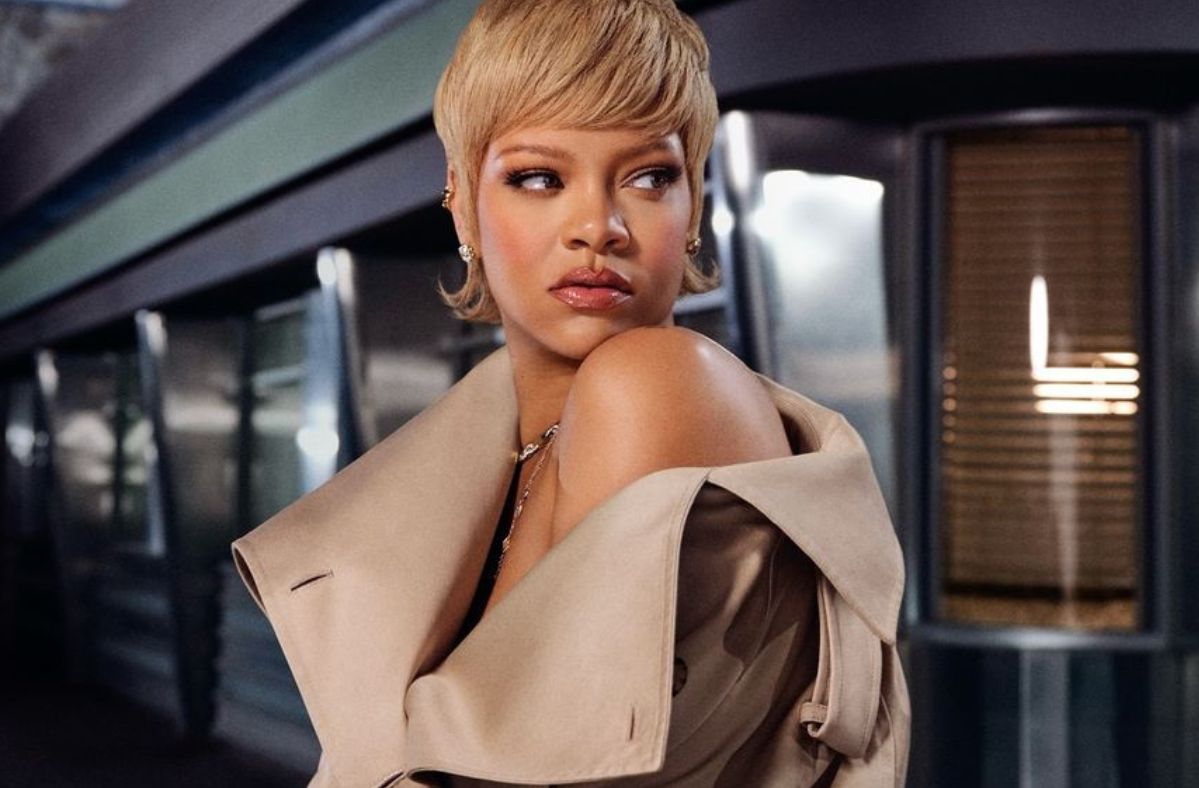 Rihanna reveals that she is returning to the music studio