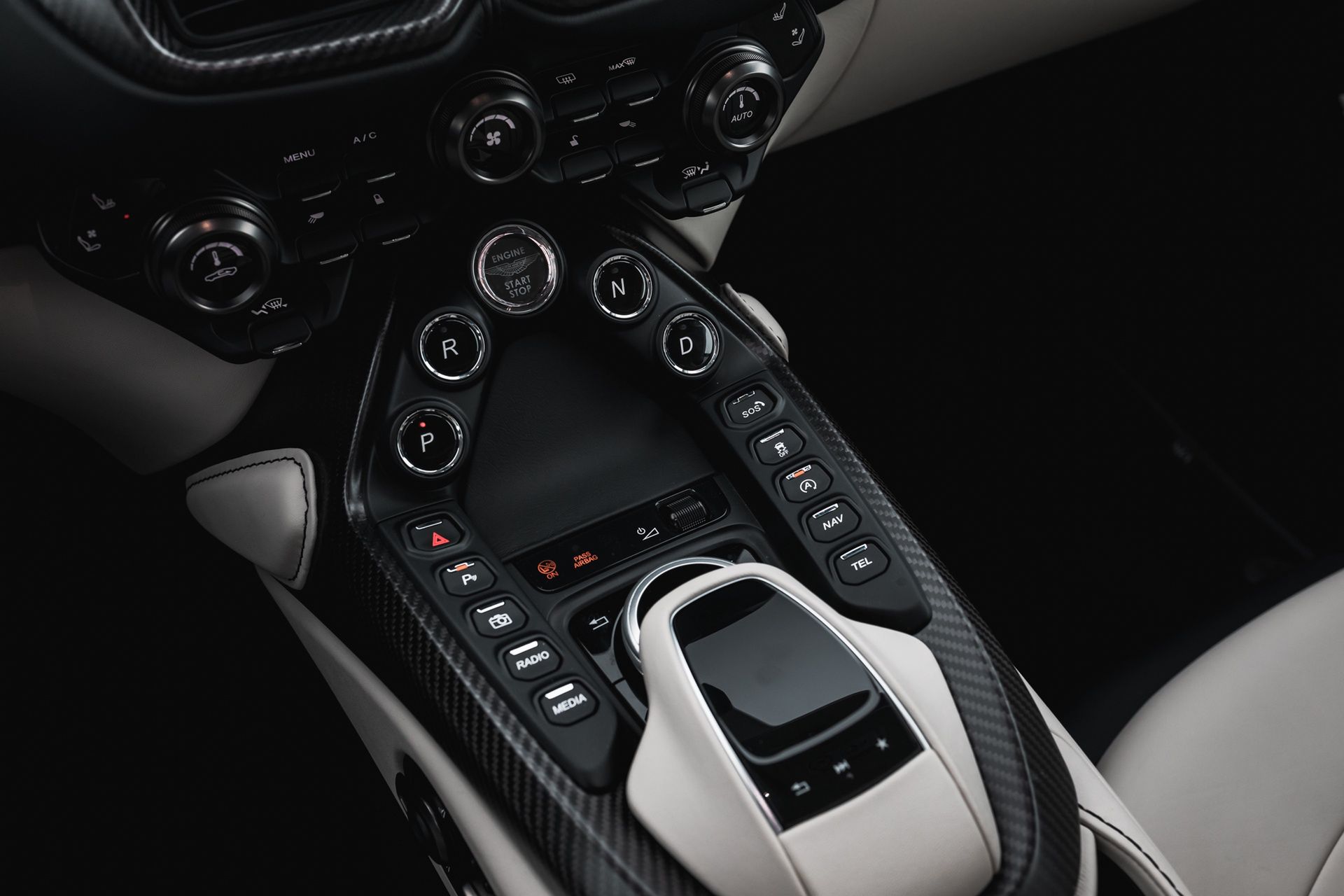 Aston Martin Vantage (2022)