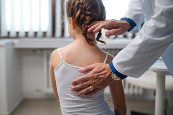 Dwie córki bez diagnozy. Rodzina walczy o opiekę. Specjaliści rozkładają ręce