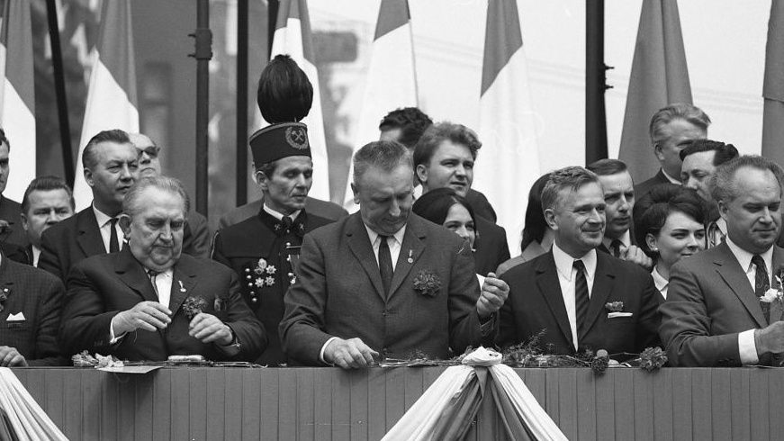 I sekretarz KC PZPR Edward Gierek lubił otaczać się górnikami. Dla branży lata 70. były szczytem potęgi. Węgiel był wtedy "czarnym złotem", a górnicy robotniczą elitą