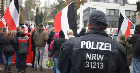 Niemcy. Policja nie może znaleźć 475 neonazistów