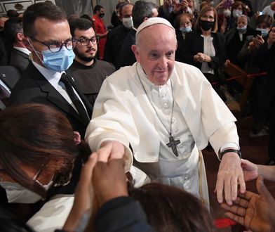 Papież przemówił do migrantów. Potępił ustawianie "drutów kolczastych"