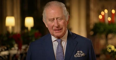 Król Karol zrobił to specjalnie? Nawet nie wspomniał o Harrym i Meghan