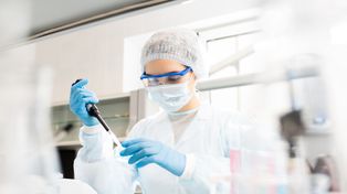 Radomsko: Maturzyści z II LO w laboratoriach Uniwersytetu Łódzkiego