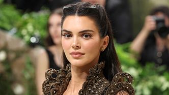 Kendall Jenner pożegnała się z kruczoczarnymi włosami. Celebrytka została BLONDYNKĄ. Udana przemiana? (ZDJĘCIA)