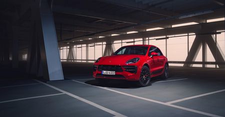 Porsche planuje zrównać elektryczne i spalinowe Macany