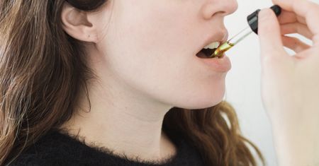 Olejek CBD – działanie, właściwości, stosowanie i efekty