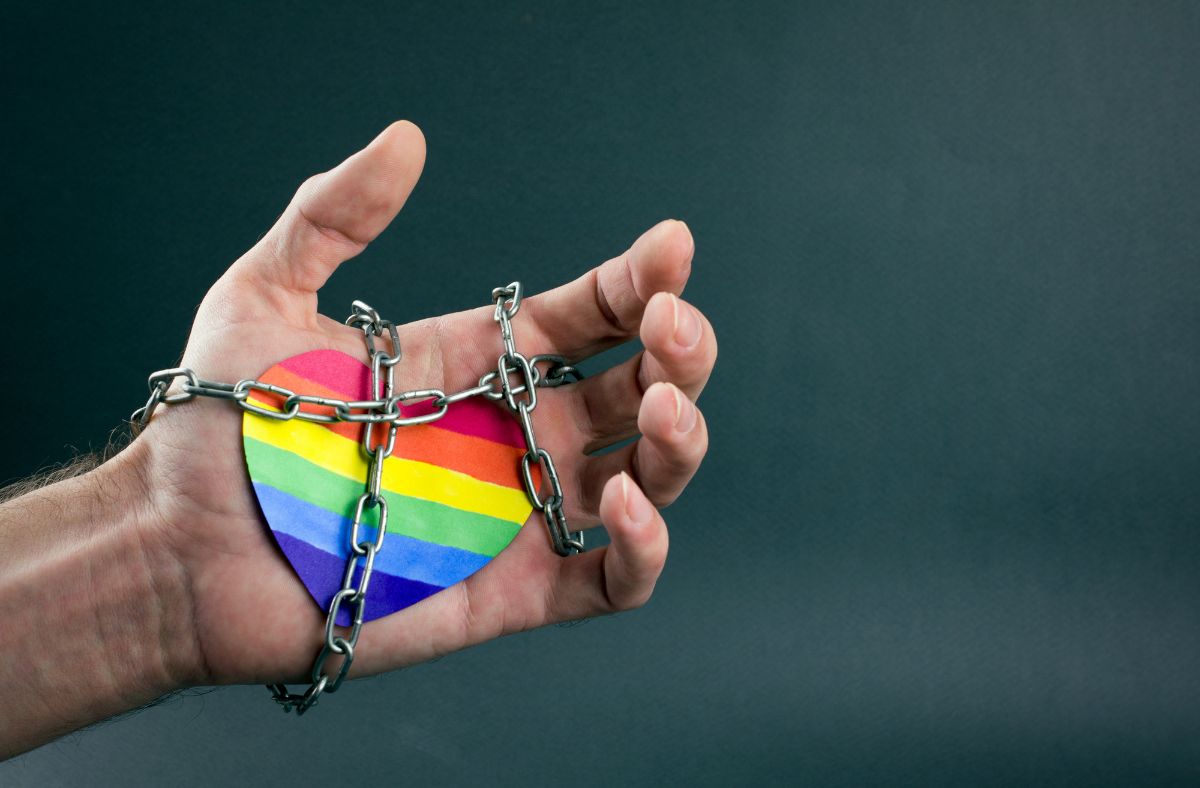 The first convictions fell in connection with the law against queer people.