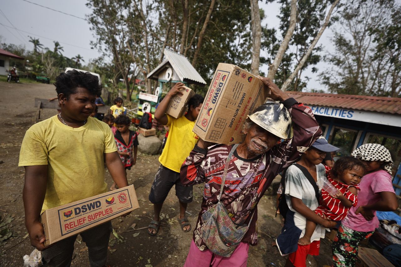 Typhoon Yinxing devastates northern Philippines, thousands evacuated
