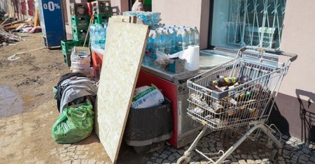 Służby kontrolują sklepy po powodzi. Grożą wysokie kary
