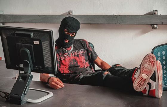 Vishing: oszustwo korzystające z AI