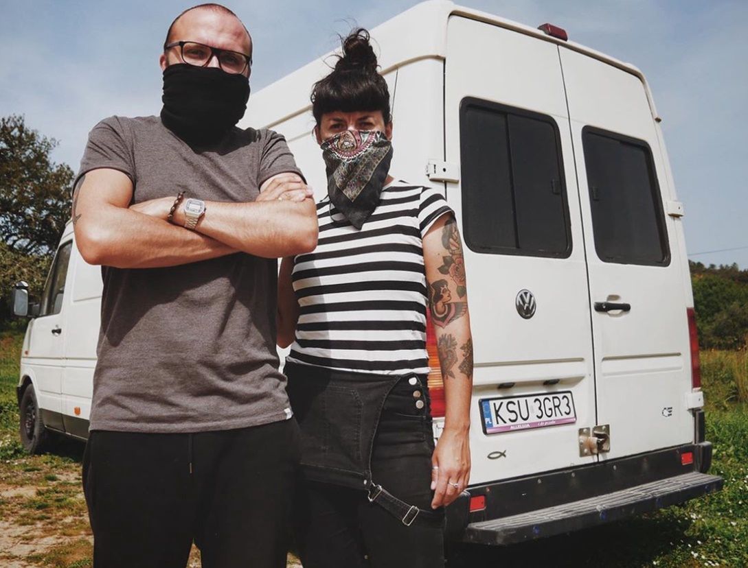 Para Polaków mieszka w kamperze. "To jest nasz dom"