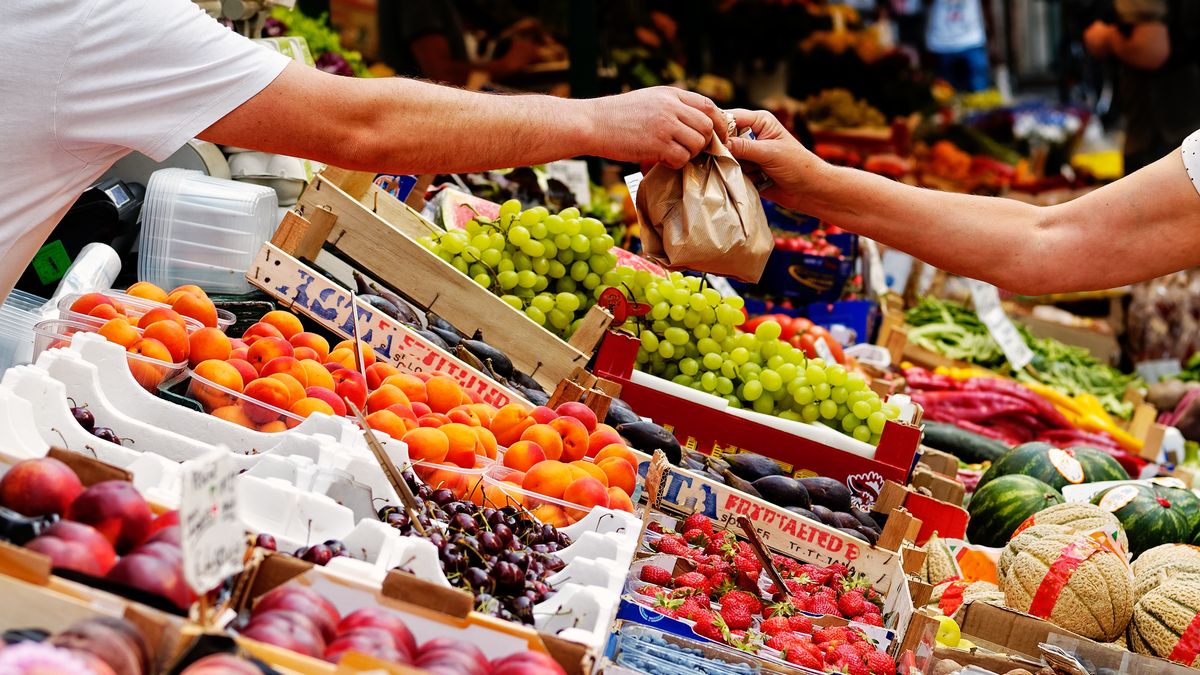 Obniżony VAT na żywność nie zatrzyma inflacji. Ale gdyby wróciła podstawowa stawka, sklepy podniosłyby ceny