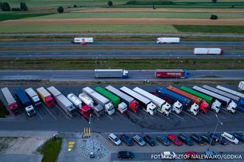 Ciężarówki nie wyjadą na drogi. Zmiana już w najbliższy weekend