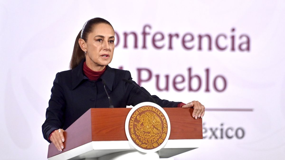 MEXICO CITY, MEXICO - JANUARY 06: President of Mexico Claudia Sheinbaum speaks during the daily morning briefing at Palacio Nacional on January 06, 2026 in Mexico City, Mexico. (Photo by Jeannette Flores/ObturadorMX/Getty Images)