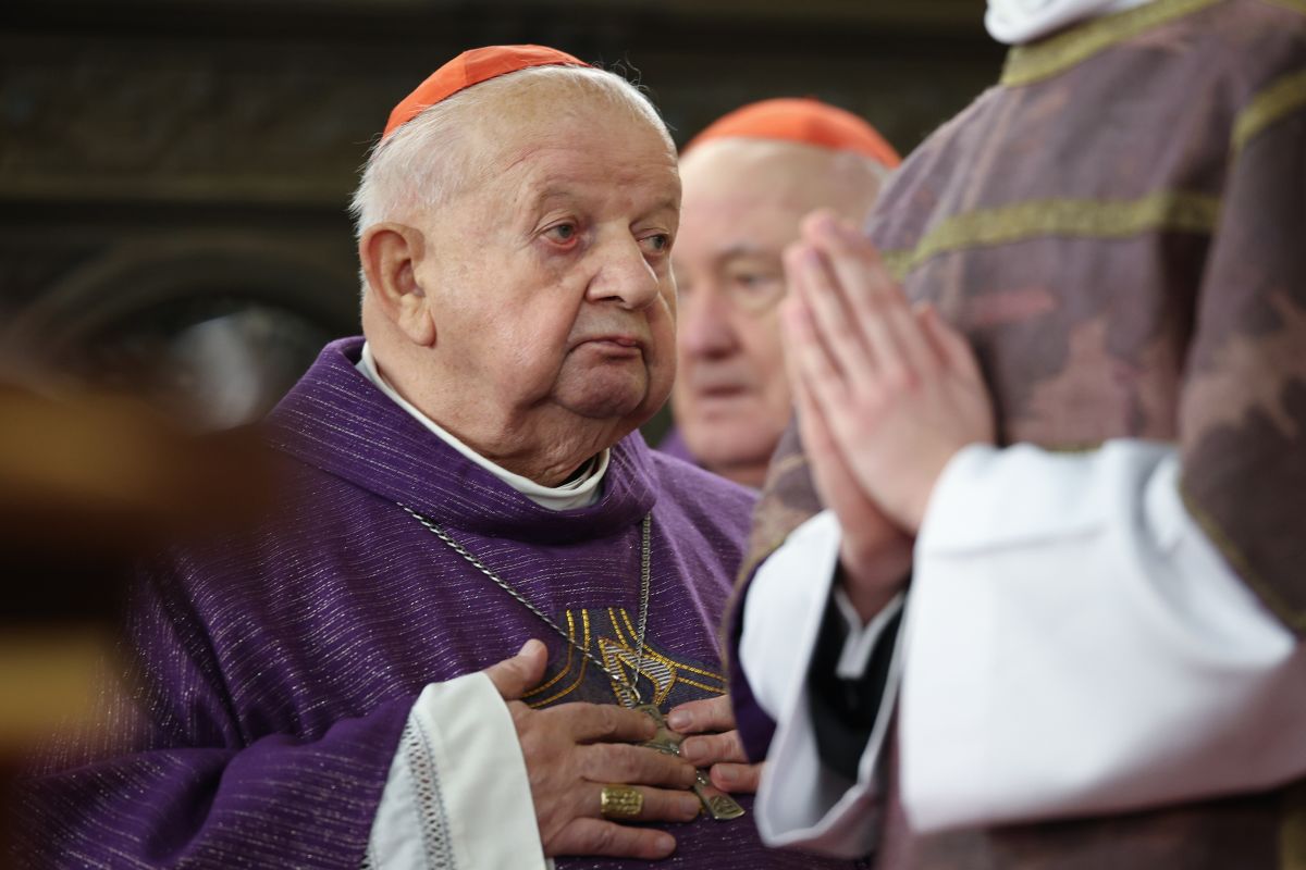 Sąd chce przesłuchać kard. Dziwisza. Chodzi o ofiarę pedofila. "Nie ma wiedzy"