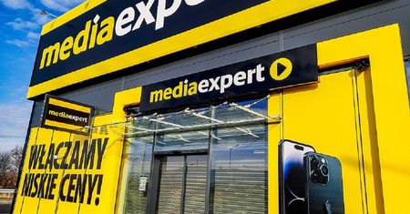 Telefon za mniej niż 900 zł w promocji. Media Expert obniża ceny