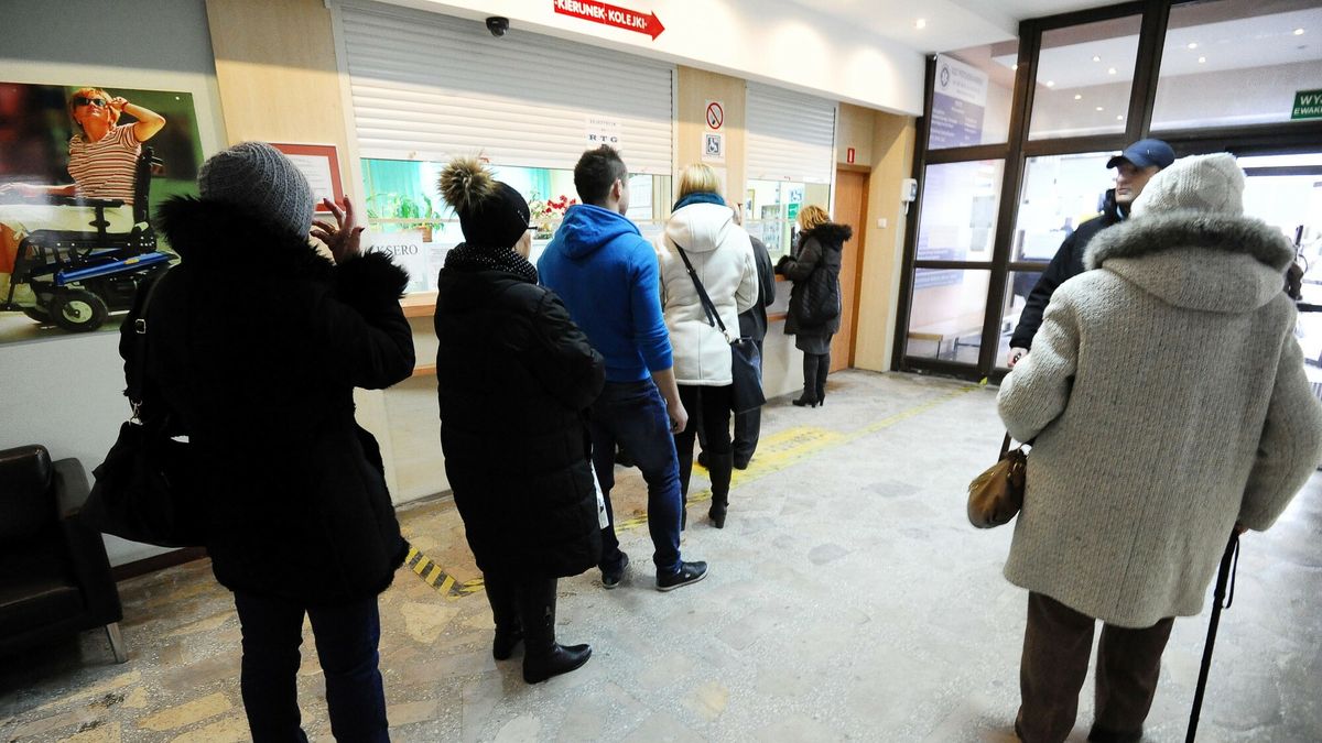 Otwarte Niepubliczne Zaklady Opieki Zdrowotnej
PHOTO: PIOTR MATUSEWICZ / EAST NEWS GDANSK 07.01.2015 OTWARTY NIEPUBLICZNY ZAKLAD OPIEKI ZDROWOTNEJ "MORENA" W GDANSKU N/Z KOLEJKA DO REJESTRACJI
PIOTR MATUSEWICZ