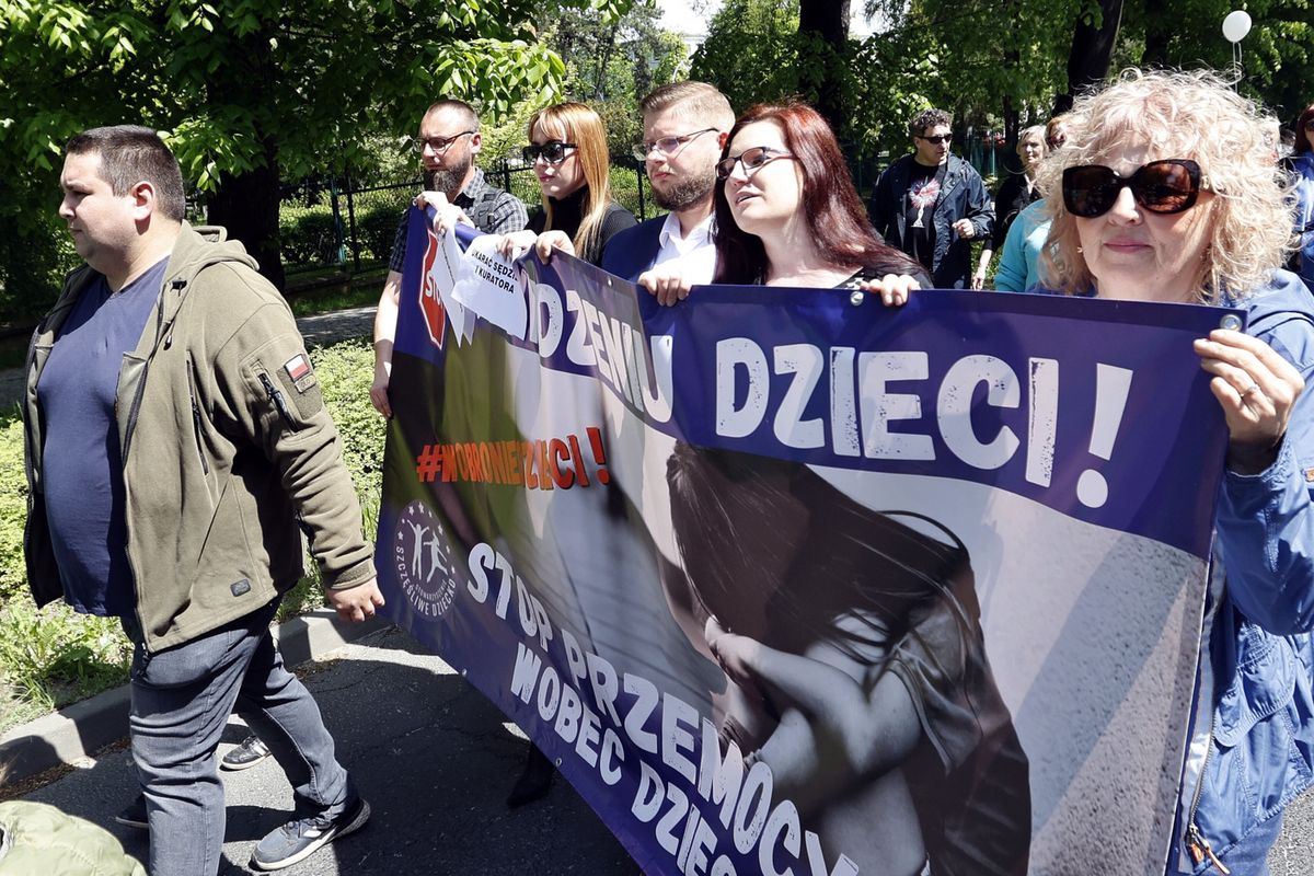 W niedzielę ulicami Częstochowy przeszedł "marsz sprawiedliwości". Był to sprzeciw wobec bierności instytucji, które mogły zapobiec dramatowi 8-letniego Kamila