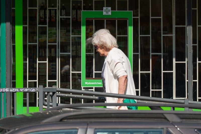 Krystyna Loska przyjechała samochodem na zakupy