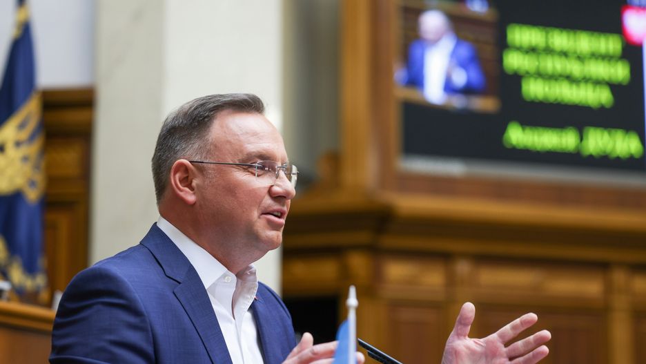 Kijów, Ukraina, 22.05.2022. Prezydent RP Andrzej Duda podczas orędzia przed Radą Najwyższą Ukrainy w Kijowie, 22 bm. Prezydent Andrzej Duda jest z wizytą na Ukrainie. W Radzie Najwyższej w Kijowie wygłosił orędzie jako pierwsza głowa obcego państwa od wybuchu wojny. Trwa inwazja Rosji na Ukrainę. (mr) PAP/Jakub Szymczuk/KPRP HANDOUT EDITORIAL USE ONLY NO SALES