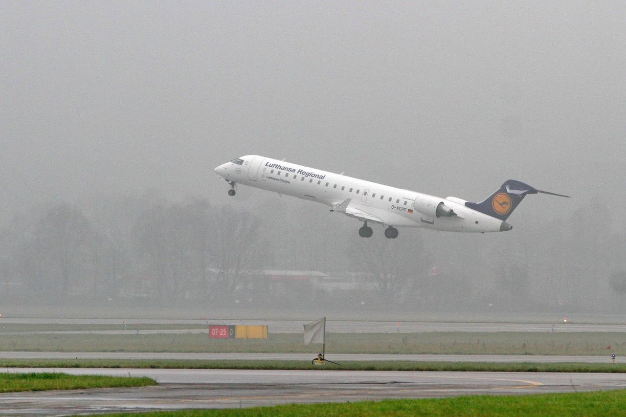 Kraków: Mgła znów sparaliżowała lotnisko w Balicach