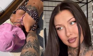 "Bikiniara" Deynn wypoczywa na leżaku po męczącej podróży prywatnym samolotem na Ibizę (FOTO)